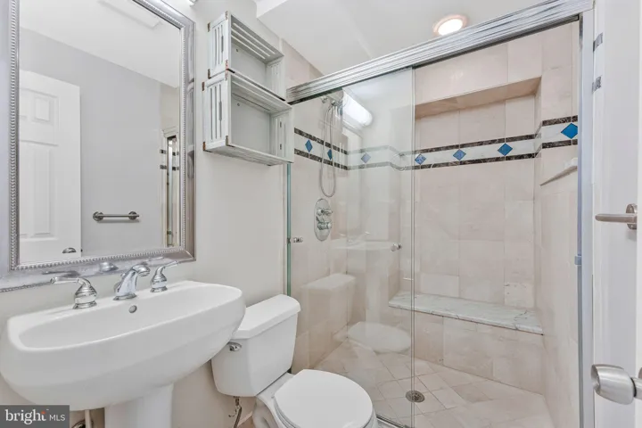 8471 Great Lake Ln, Springfield, Virginia 22153