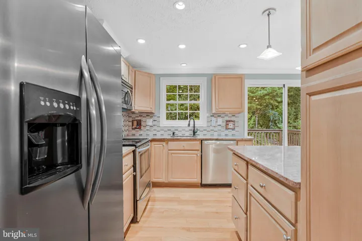 8471 Great Lake Ln, Springfield, Virginia 22153