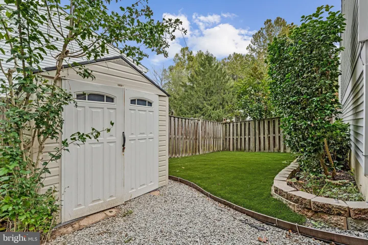 8471 Great Lake Ln, Springfield, Virginia 22153