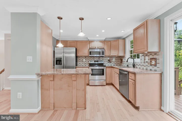 8471 Great Lake Ln, Springfield, Virginia 22153