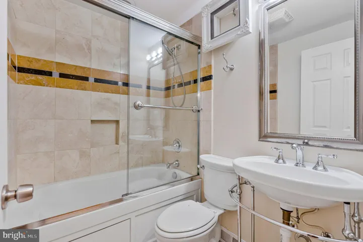 8471 Great Lake Ln, Springfield, Virginia 22153