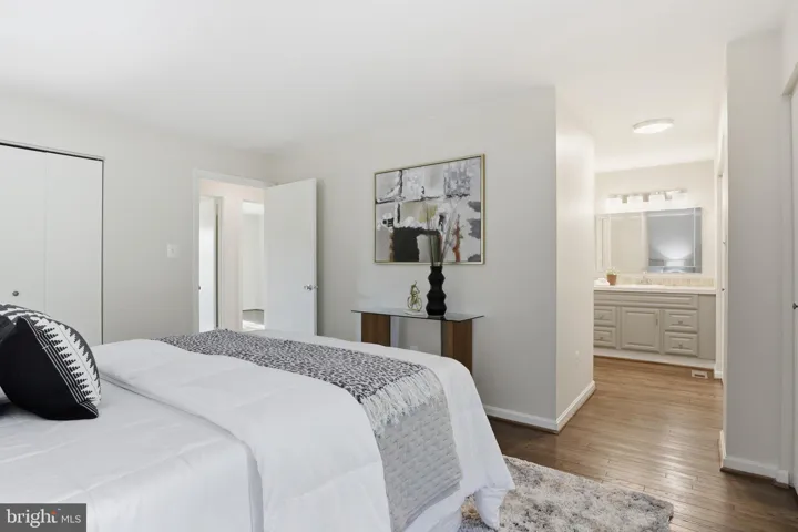 2156 Golf Course Dr, Reston, Virginia 20191