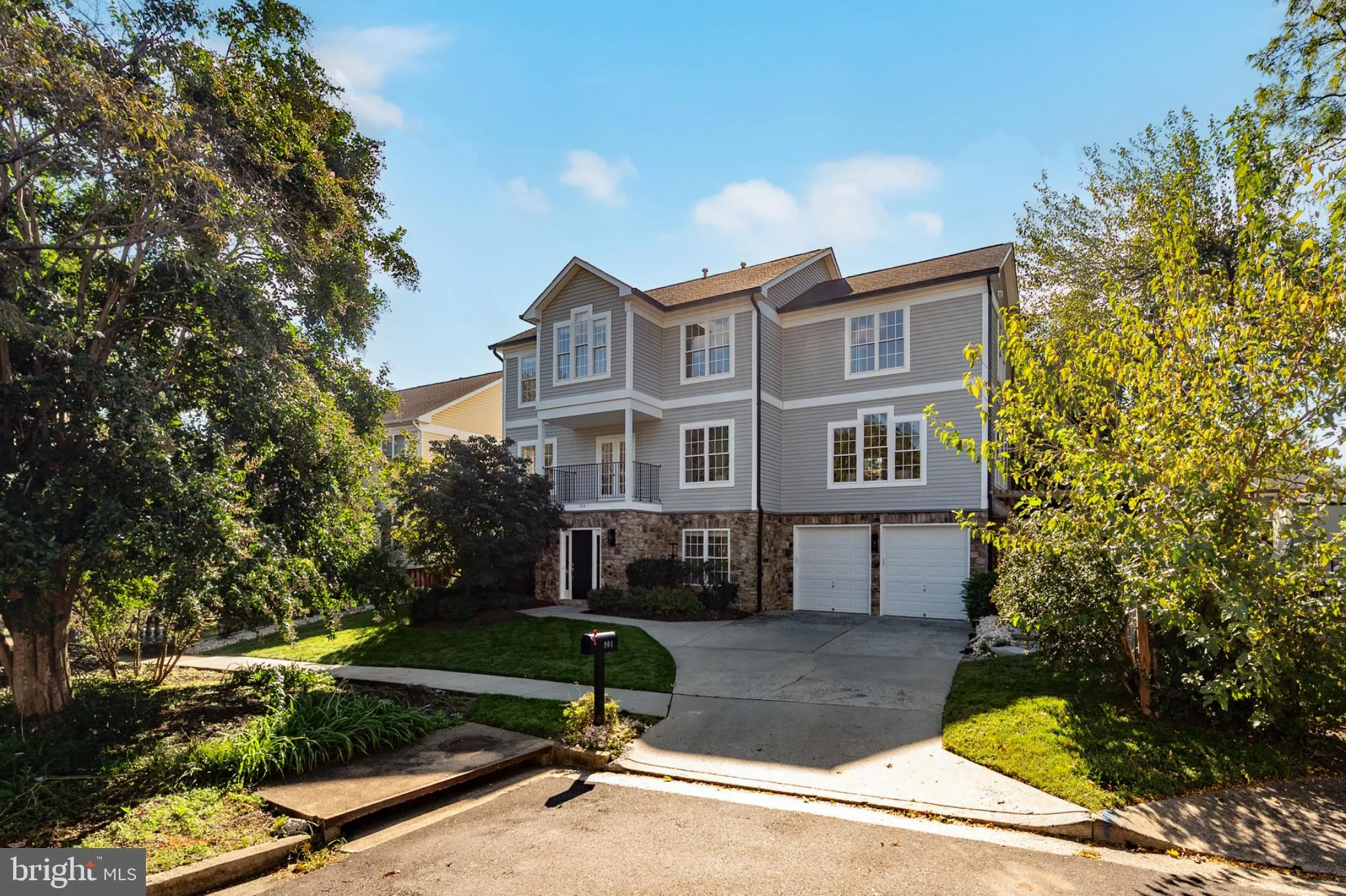 904 OAKLAND STREET, Arlington, VA 22204