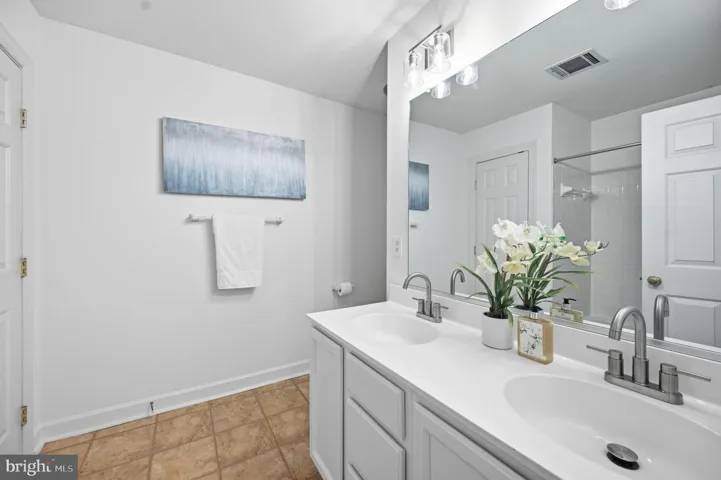 20966 Martingale Sq Sterling, Sterling, Virginia 20165