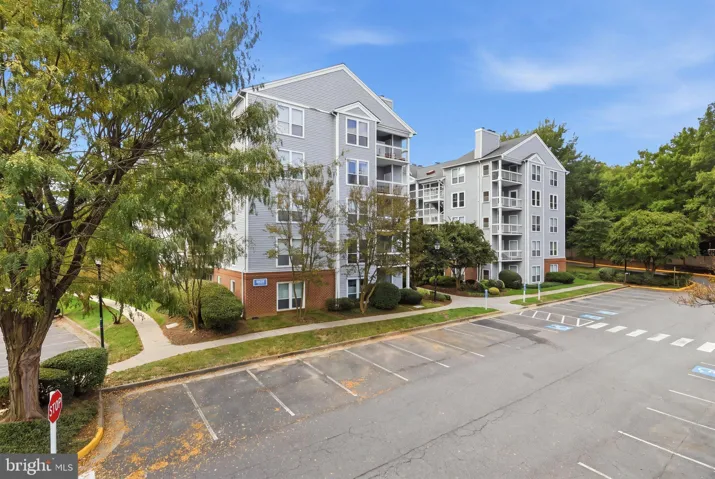 3178 Summit Square Dr, Oakton, Virginia 22124
