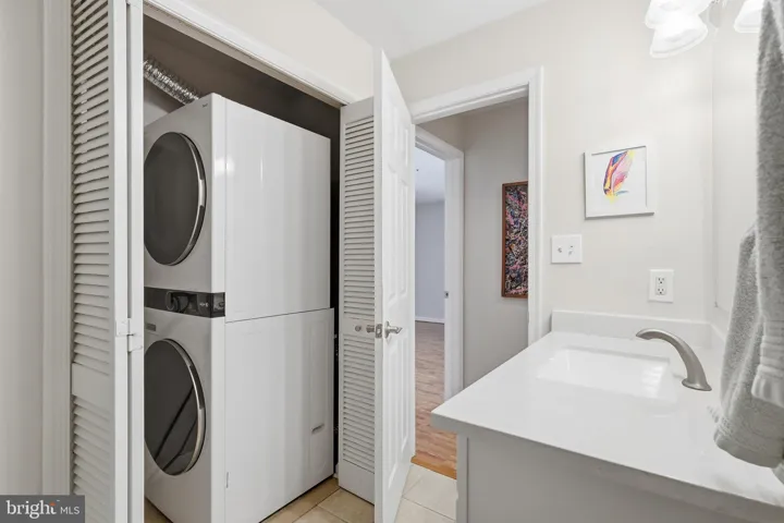 3178 Summit Square Dr, Oakton, Virginia 22124