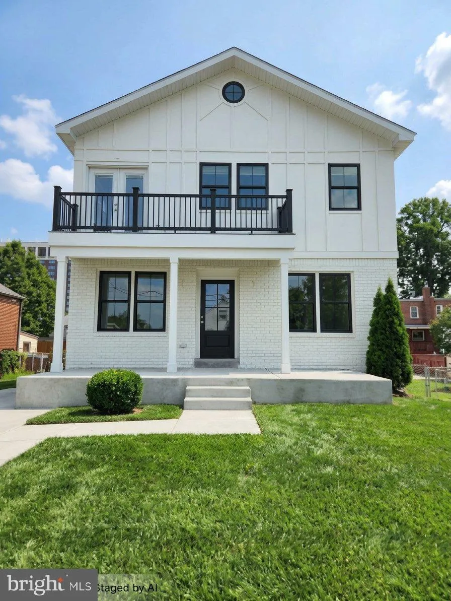 818 OAK STREET, Arlington, VA 22204