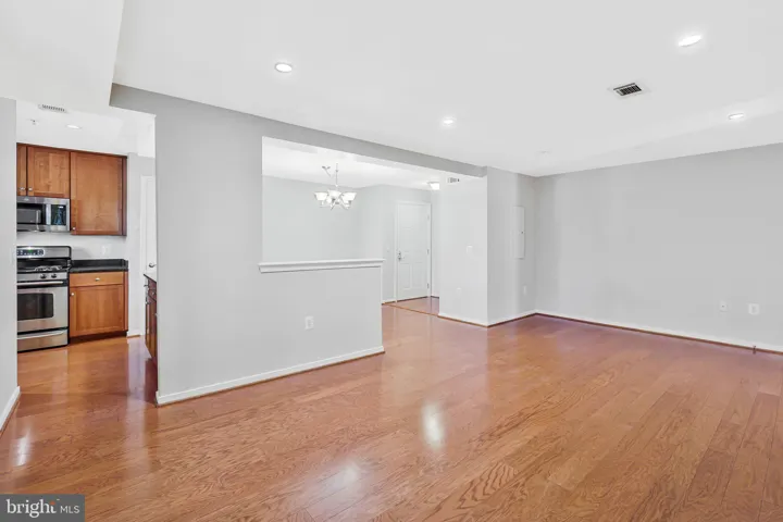 4061 S Four Mile Run Dr, Arlington, Virginia 22204