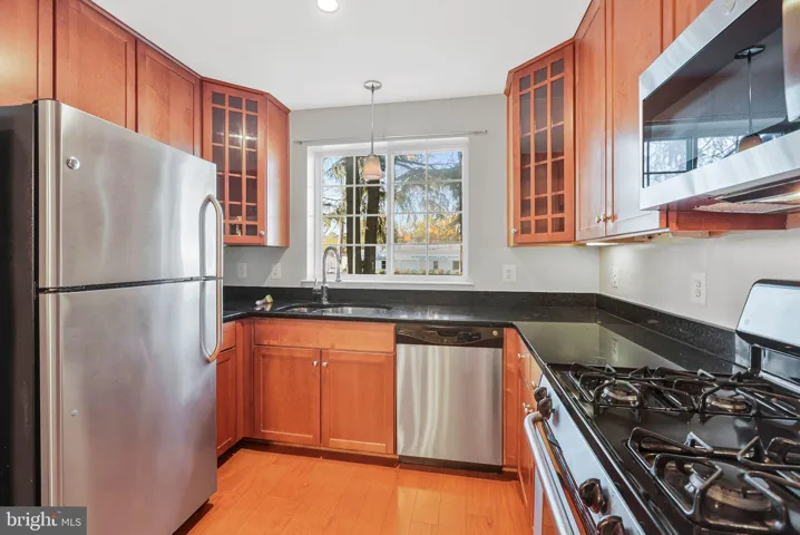 4061 S Four Mile Run Dr, Arlington, Virginia 22204