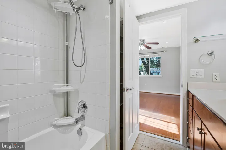 4061 S Four Mile Run Dr, Arlington, Virginia 22204