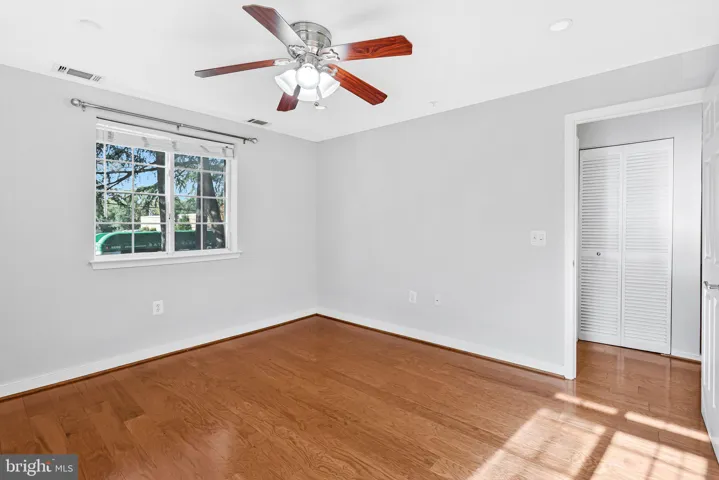 4061 S Four Mile Run Dr, Arlington, Virginia 22204