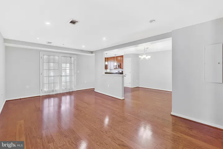 4061 S Four Mile Run Dr, Arlington, Virginia 22204