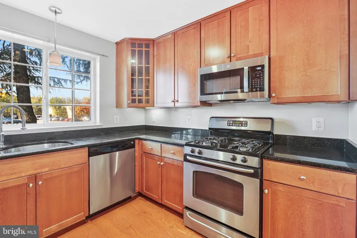 4061 S Four Mile Run Dr, Arlington, Virginia 22204