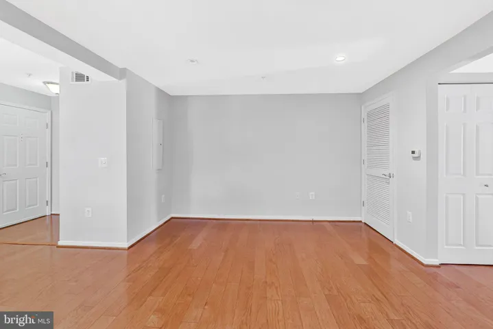 4061 S Four Mile Run Dr, Arlington, Virginia 22204