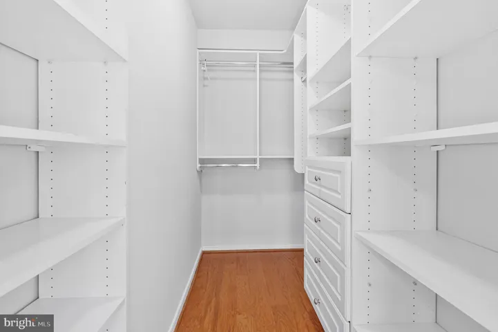 4061 S Four Mile Run Dr, Arlington, Virginia 22204
