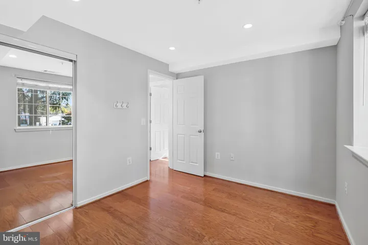 4061 S Four Mile Run Dr, Arlington, Virginia 22204