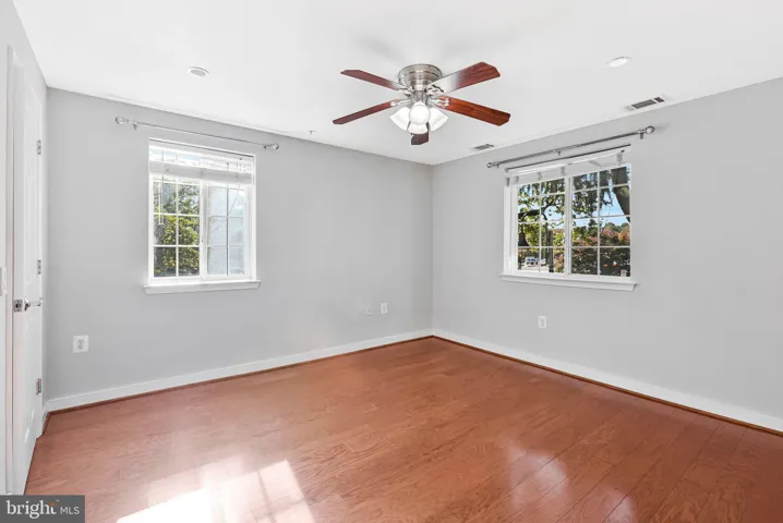 4061 S Four Mile Run Dr, Arlington, Virginia 22204
