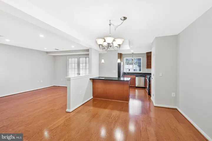 4061 S Four Mile Run Dr, Arlington, Virginia 22204