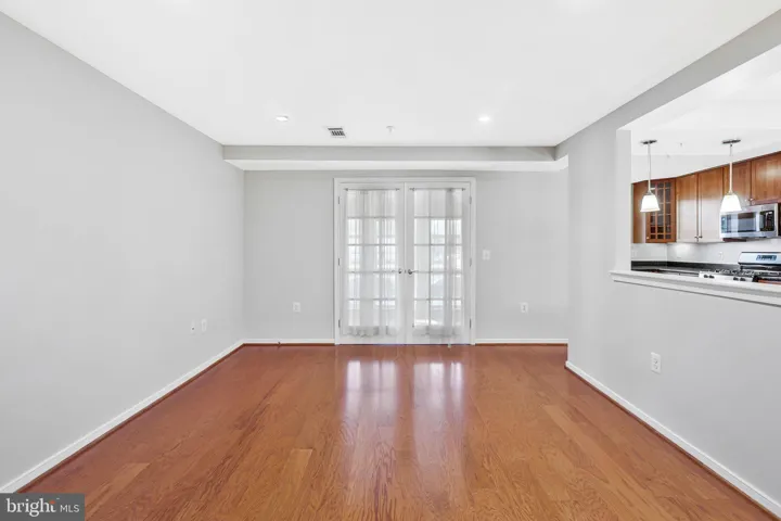 4061 S Four Mile Run Dr, Arlington, Virginia 22204