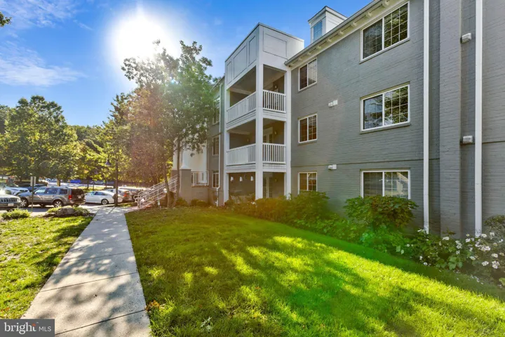 4061 S Four Mile Run Dr, Arlington, Virginia 22204