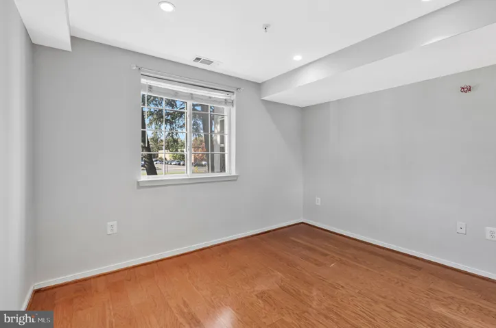 4061 S Four Mile Run Dr, Arlington, Virginia 22204