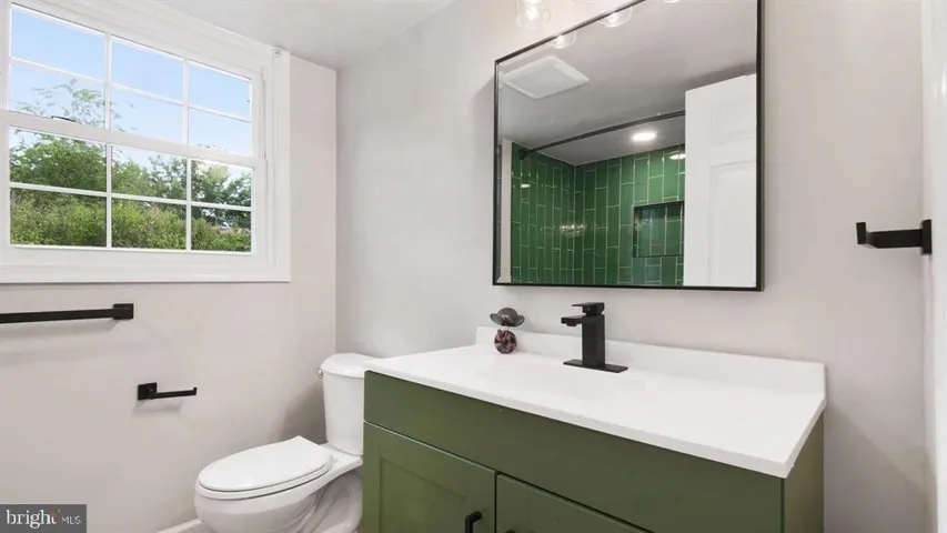 12802 Melvue Ct, Fairfax, Virginia 22033