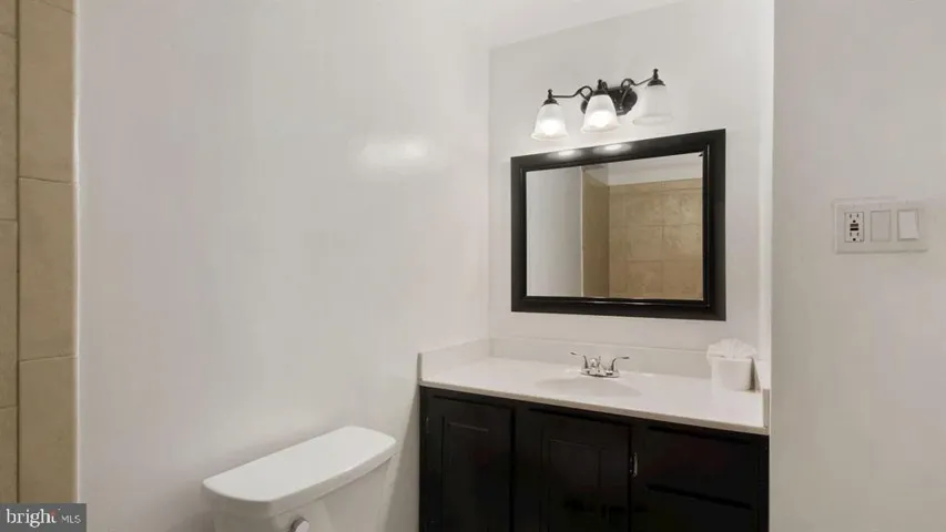 12802 Melvue Ct, Fairfax, Virginia 22033
