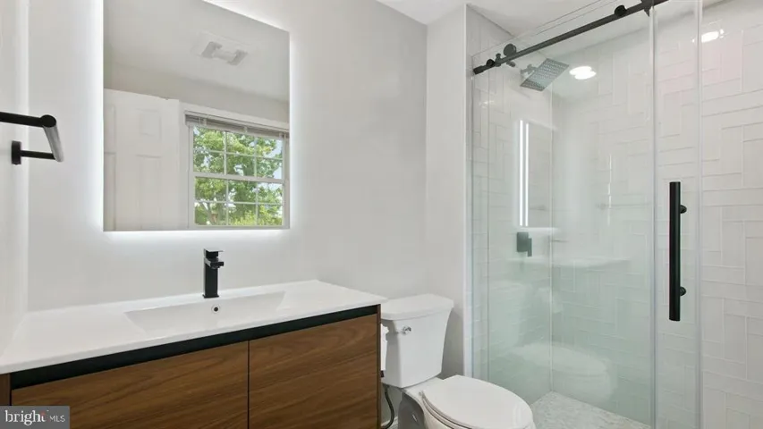12802 Melvue Ct, Fairfax, Virginia 22033