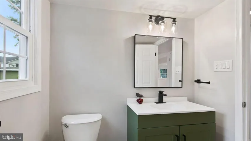 12802 Melvue Ct, Fairfax, Virginia 22033