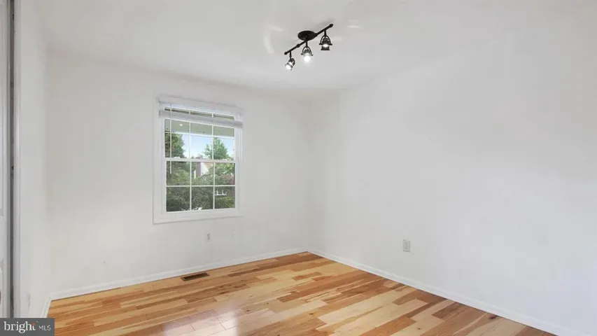 12802 Melvue Ct, Fairfax, Virginia 22033