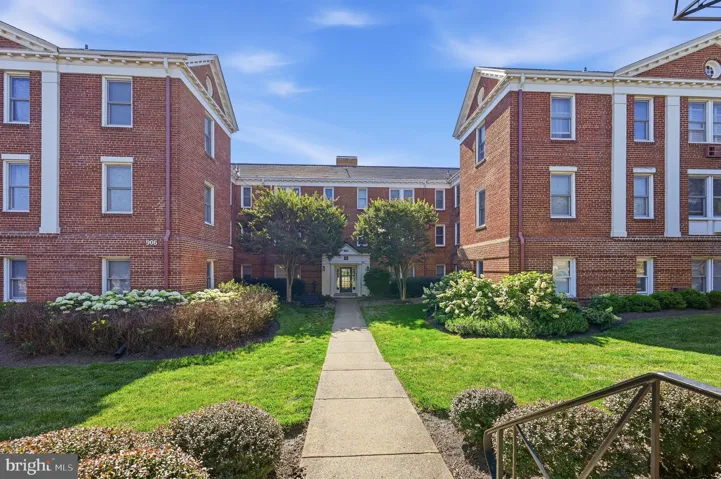 906 S Washington St, Alexandria, Virginia 22314