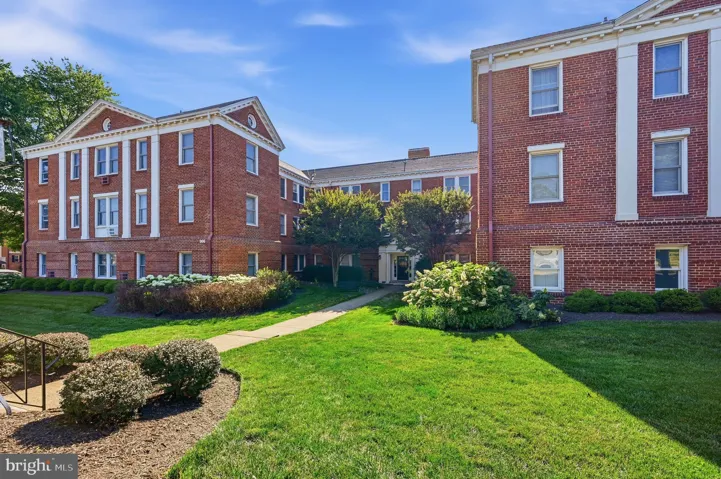 906 S Washington St, Alexandria, Virginia 22314