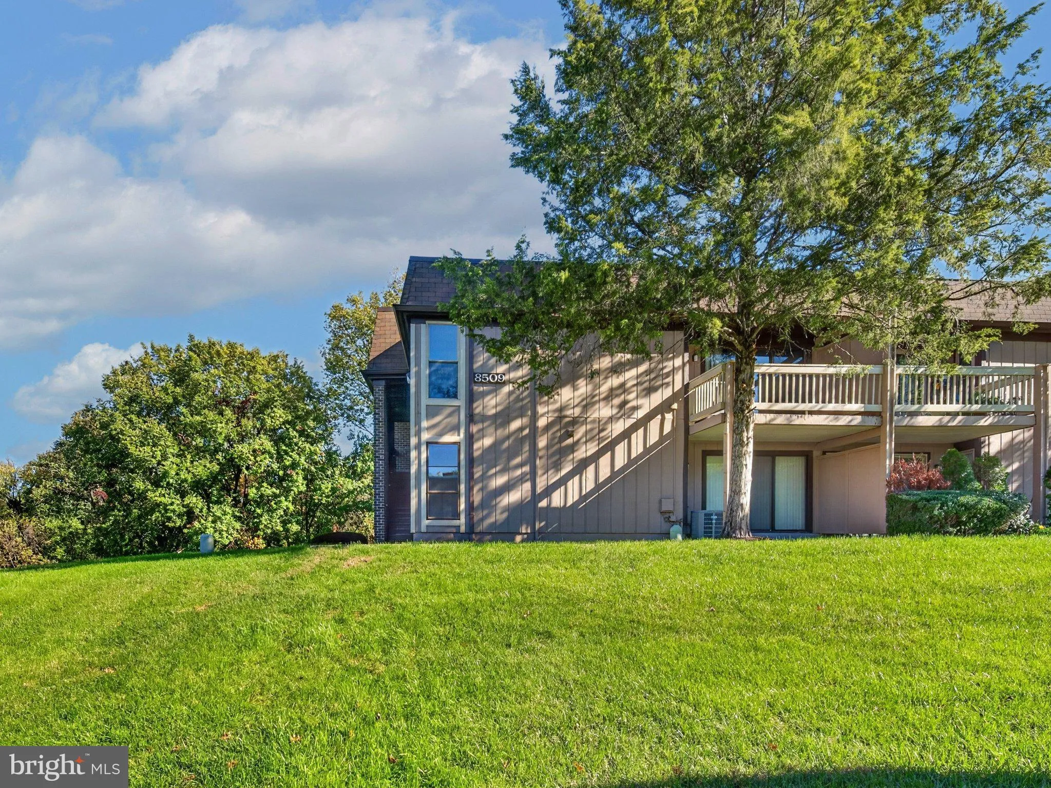 8509 BARRINGTON COURT, Springfield, VA 22152