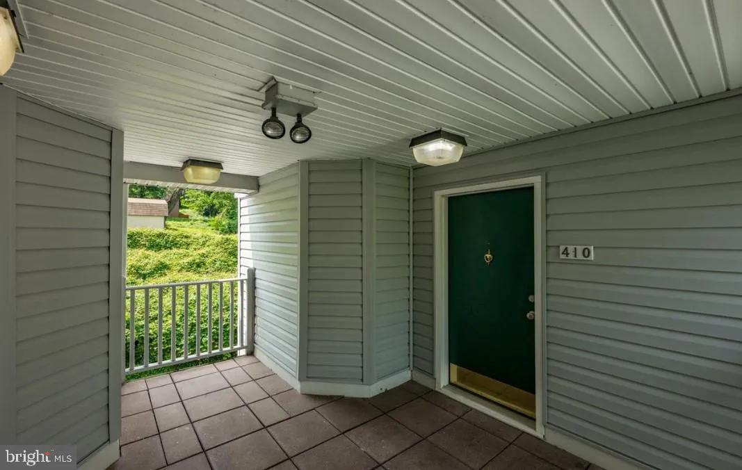 2050 CALVERT STREET, Arlington, VA 22201