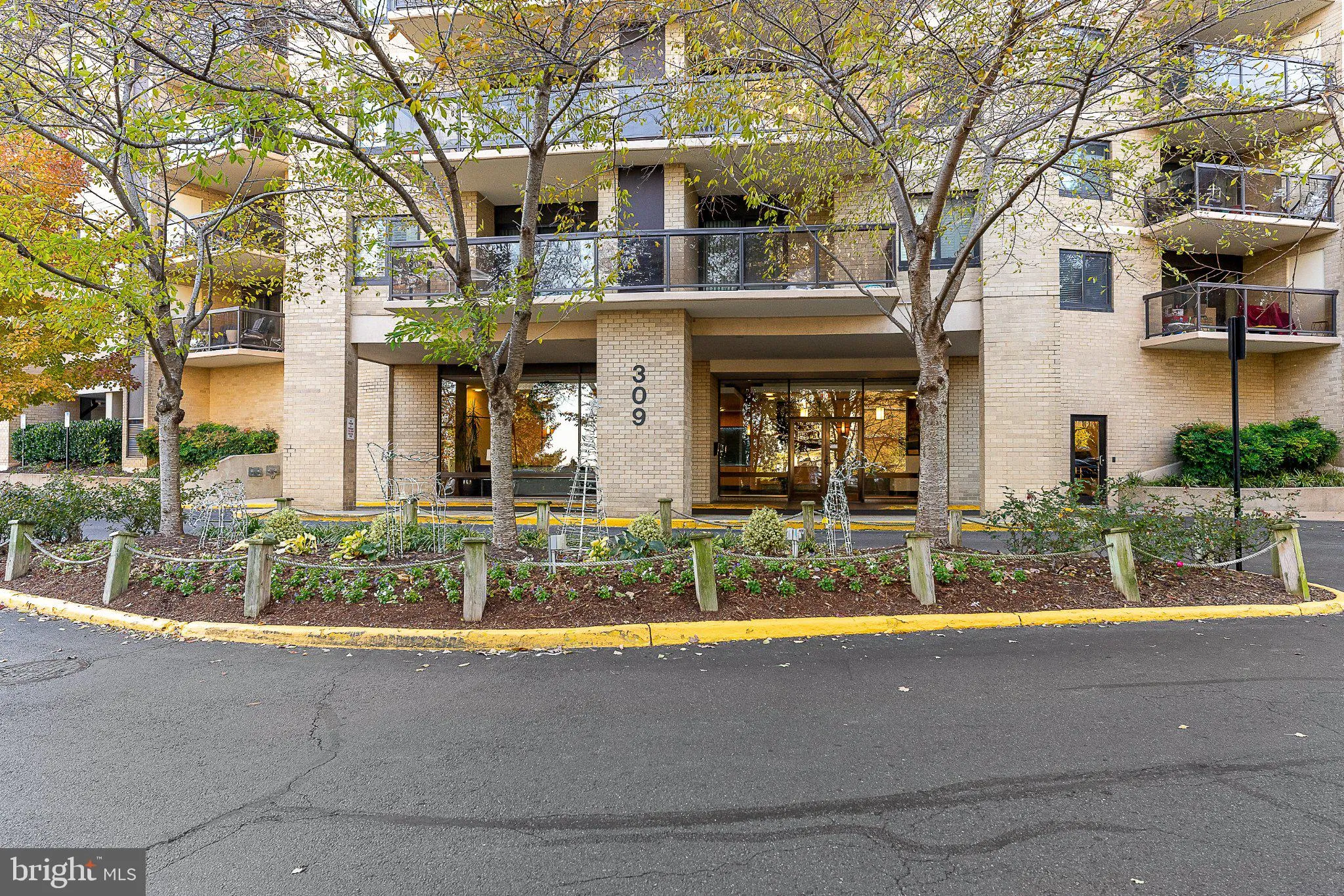 309 YOAKUM PARKWAY, Alexandria, VA 22304