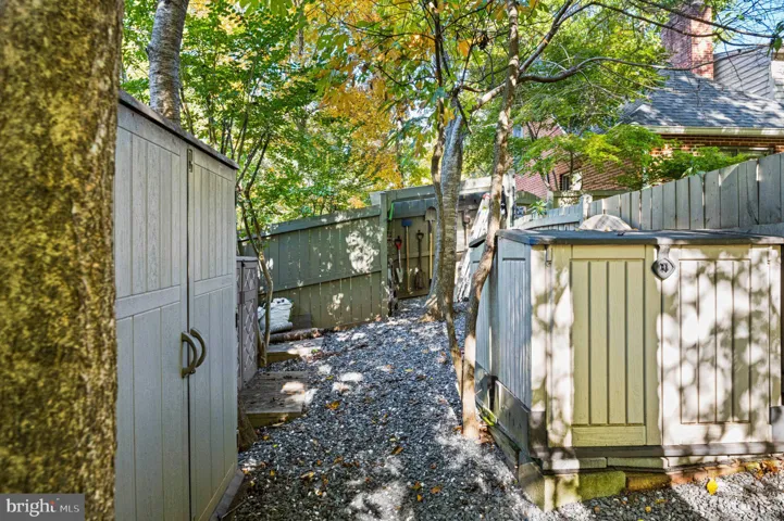 8869 Glenridge Ct, Vienna, Virginia 22182