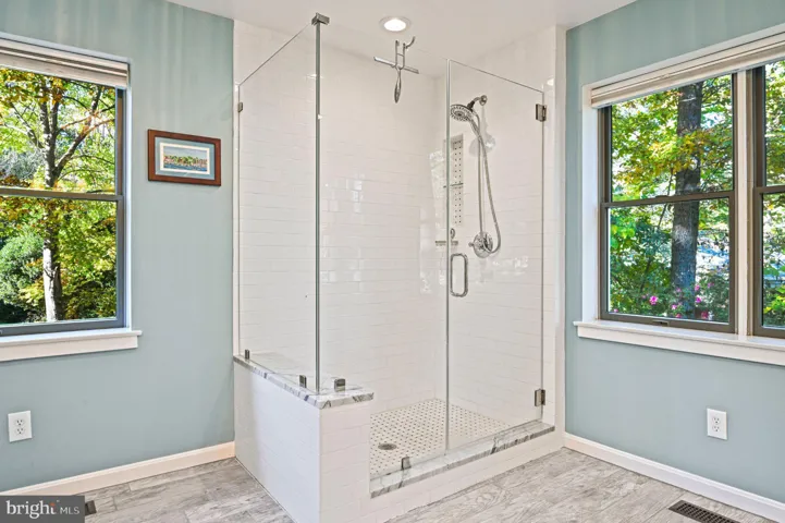 8869 Glenridge Ct, Vienna, Virginia 22182