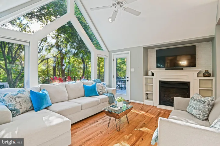 8869 Glenridge Ct, Vienna, Virginia 22182