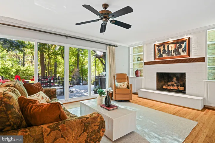 8869 Glenridge Ct, Vienna, Virginia 22182