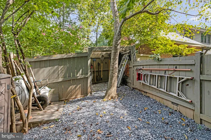 8869 Glenridge Ct, Vienna, Virginia 22182