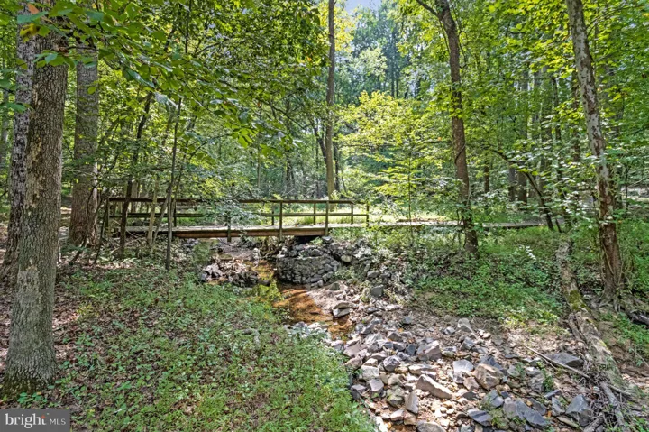 8869 Glenridge Ct, Vienna, Virginia 22182