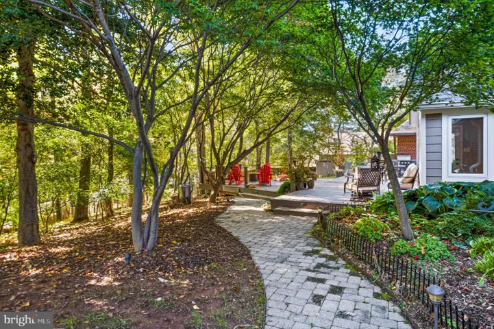 8869 Glenridge Ct, Vienna, Virginia 22182