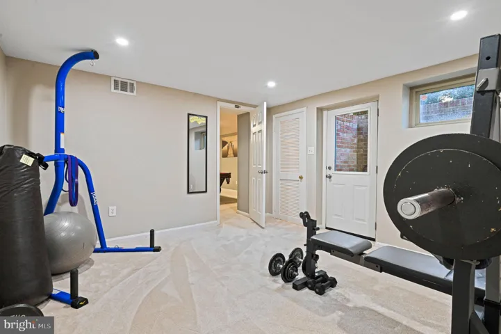 8869 Glenridge Ct, Vienna, Virginia 22182