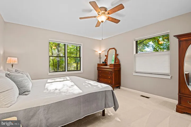 8869 Glenridge Ct, Vienna, Virginia 22182