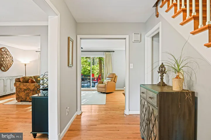 8869 Glenridge Ct, Vienna, Virginia 22182