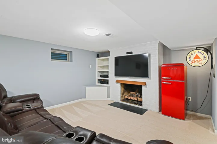 8869 Glenridge Ct, Vienna, Virginia 22182