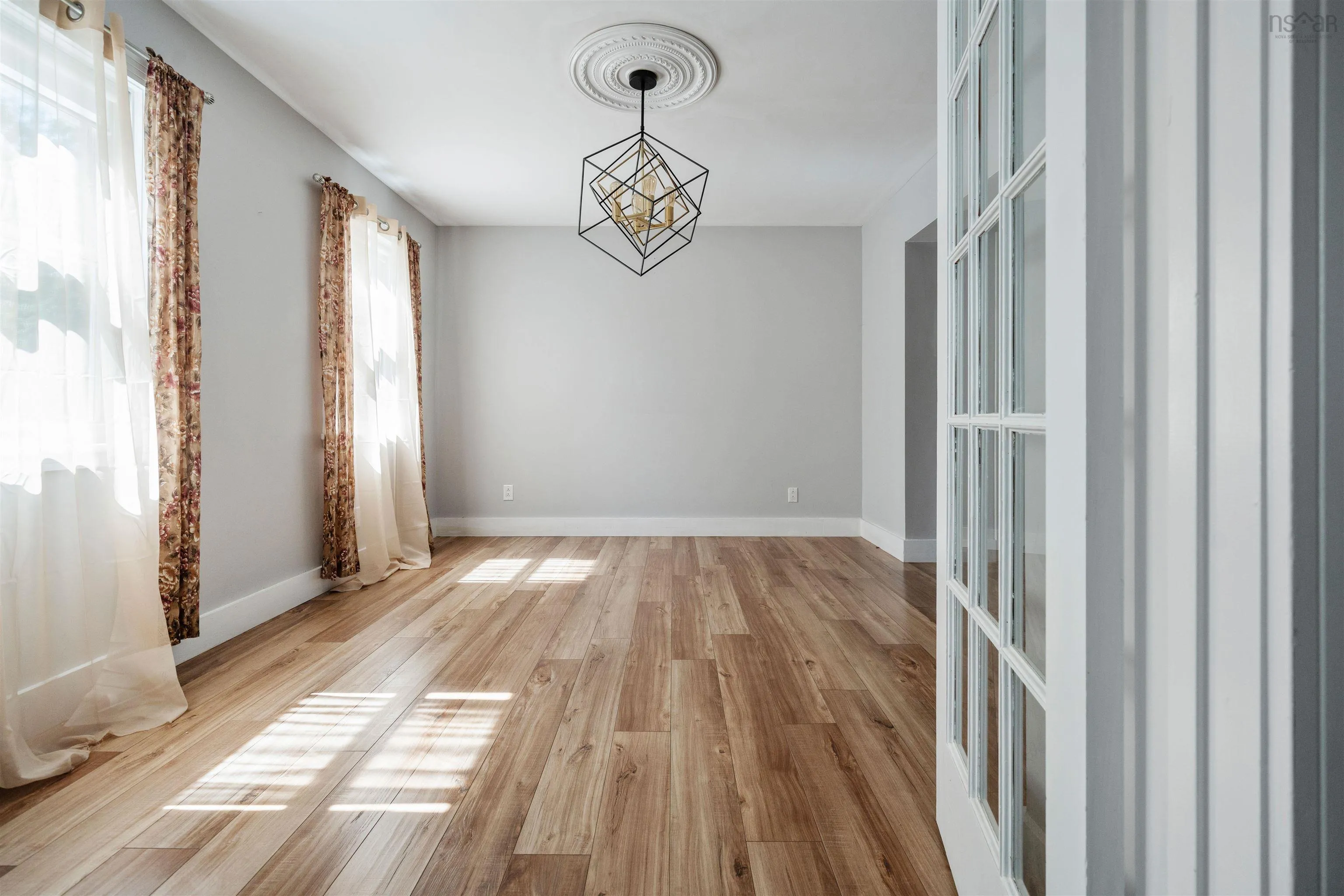 8 Regent Street, Amherst, NS B4H 4L2, 5 Bedrooms Bedrooms, ,3 BathroomsBathrooms,Residential,For Sale,Regent,202520047