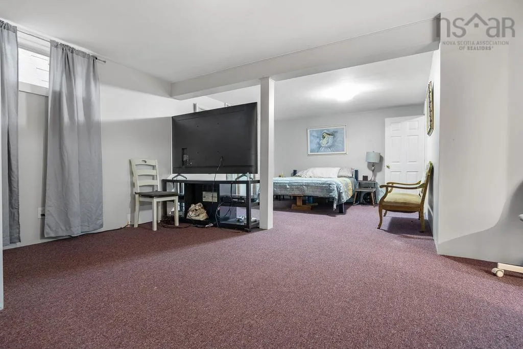 8 Regent Street, Amherst, NS B4H 4L2, 5 Bedrooms Bedrooms, ,3 BathroomsBathrooms,Residential,For Sale,Regent,202520047