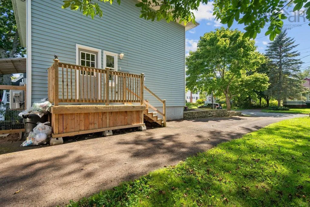 8 Regent Street, Amherst, NS B4H 4L2, 5 Bedrooms Bedrooms, ,3 BathroomsBathrooms,Residential,For Sale,Regent,202520047