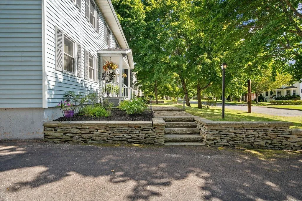 8 Regent Street, Amherst, NS B4H 4L2, 5 Bedrooms Bedrooms, ,3 BathroomsBathrooms,Residential,For Sale,Regent,202520047